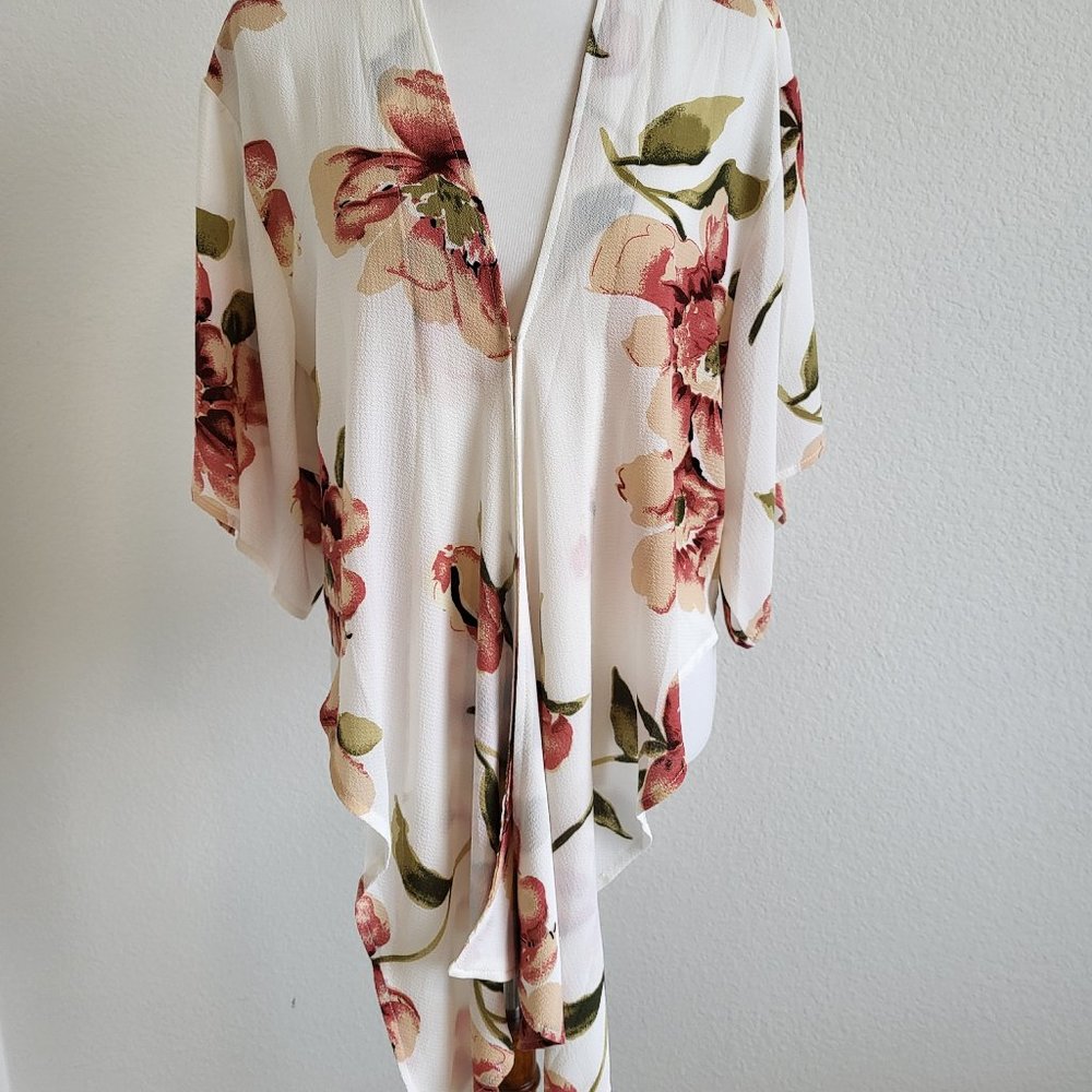Selfie Leslie Floral Print Kimono Top - NWOT